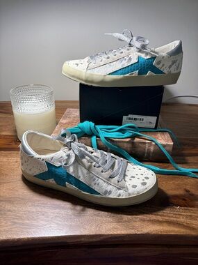 Bright Turquoise Flat Sneaker Laces by SHU Shop
